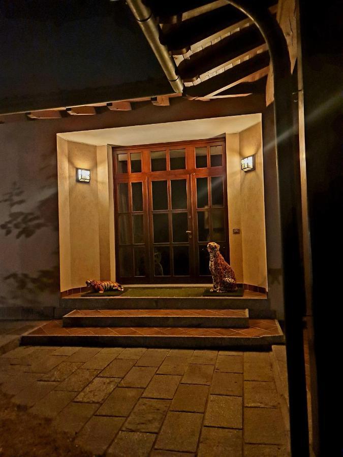 B&B Margot Albavilla Exterior photo